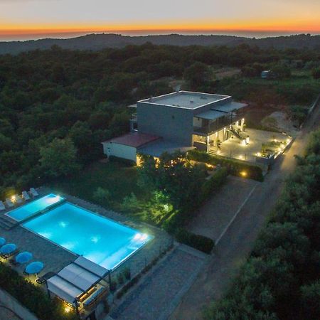 Apartments Lucy Ровин Екстериор снимка