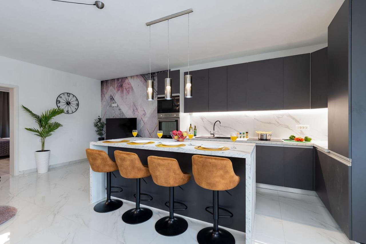 Apartments Lucy Ровин Стая снимка
