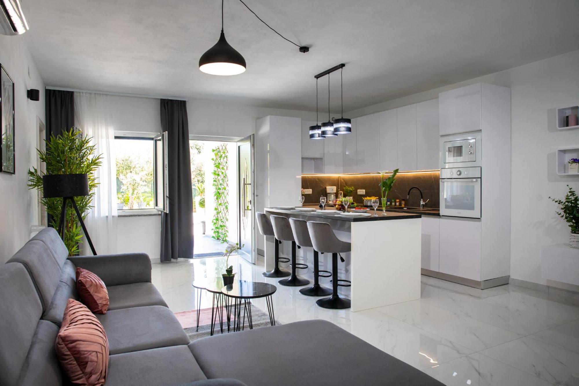 Apartments Lucy Ровин Стая снимка