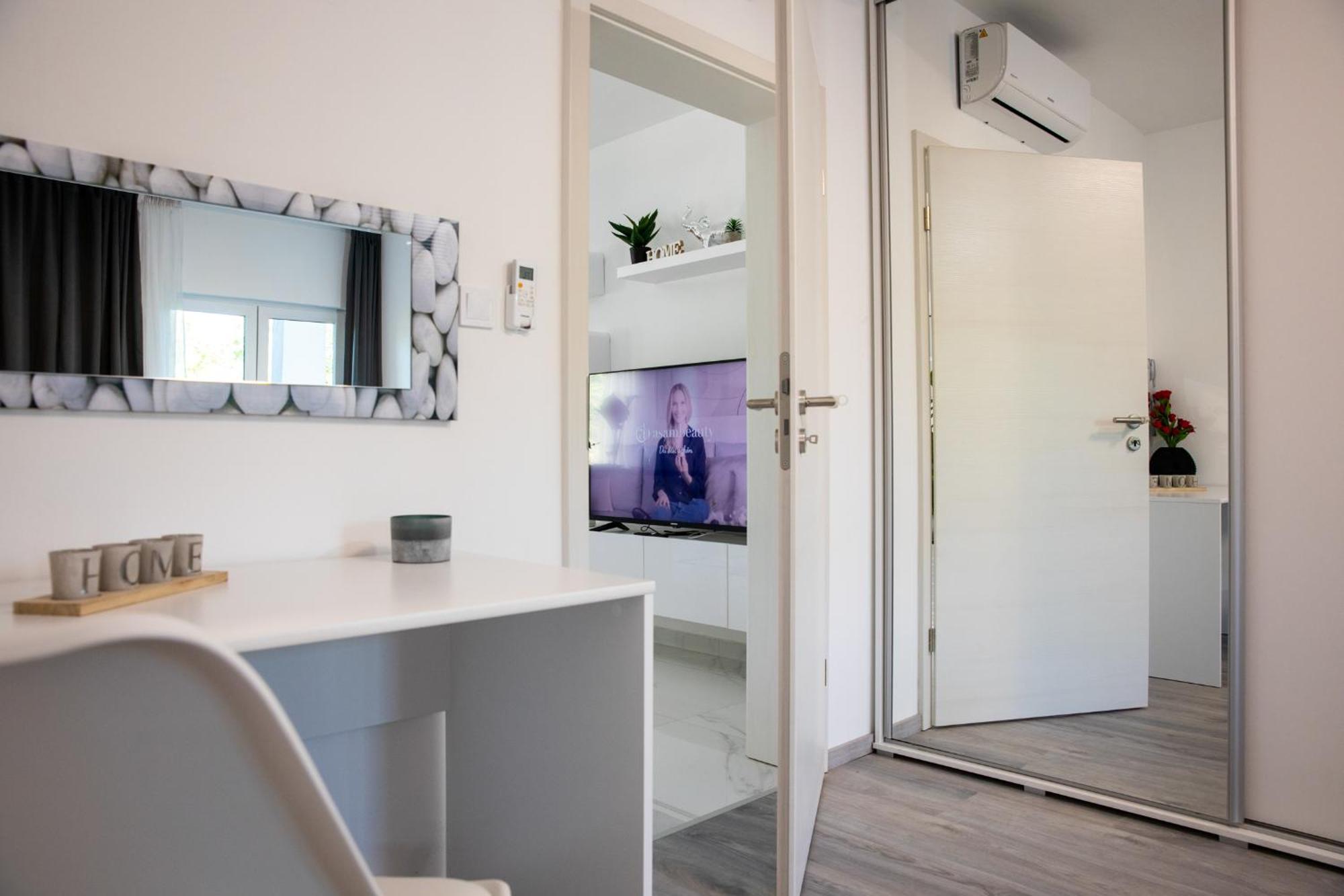 Apartments Lucy Ровин Стая снимка
