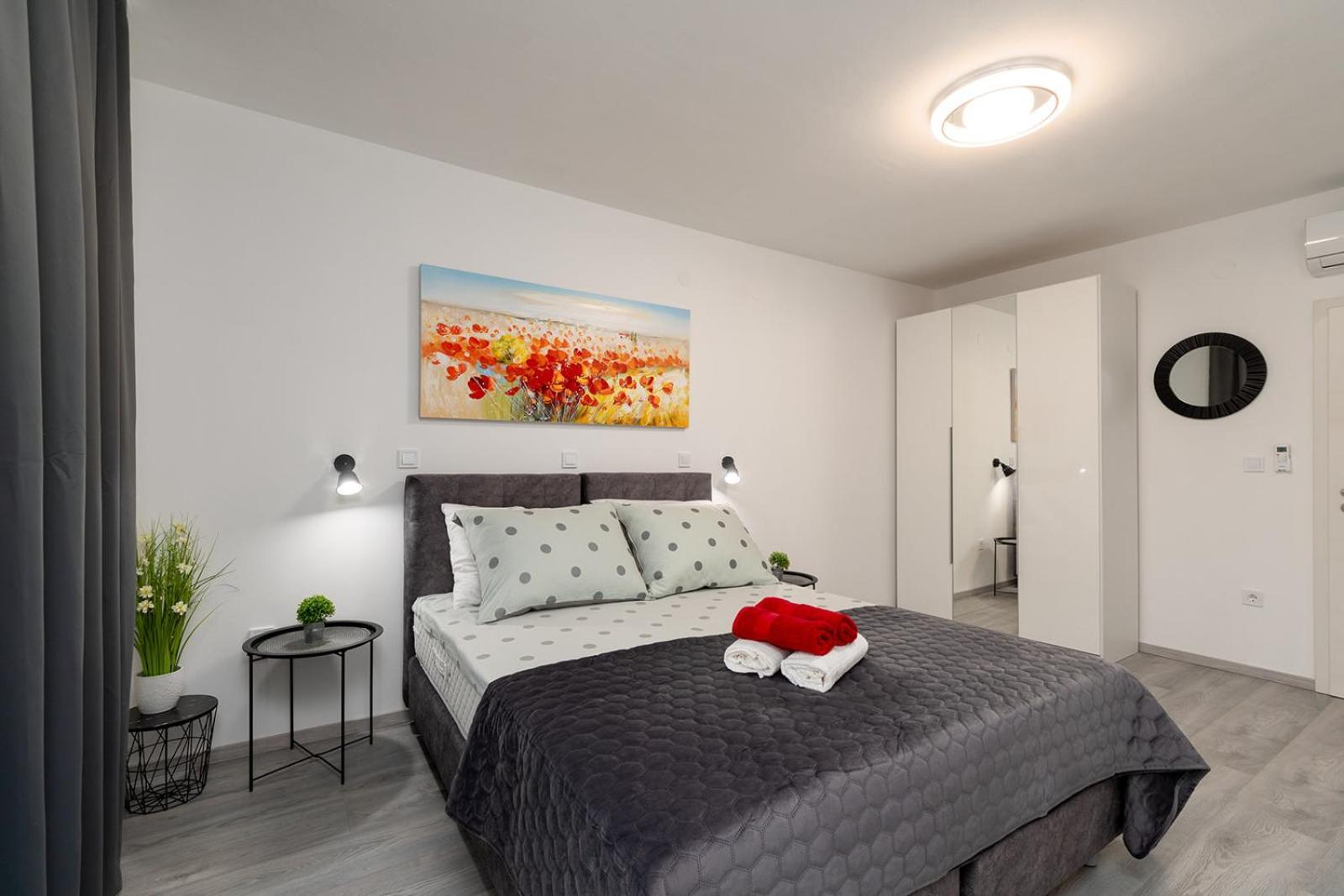 Apartments Lucy Ровин Стая снимка